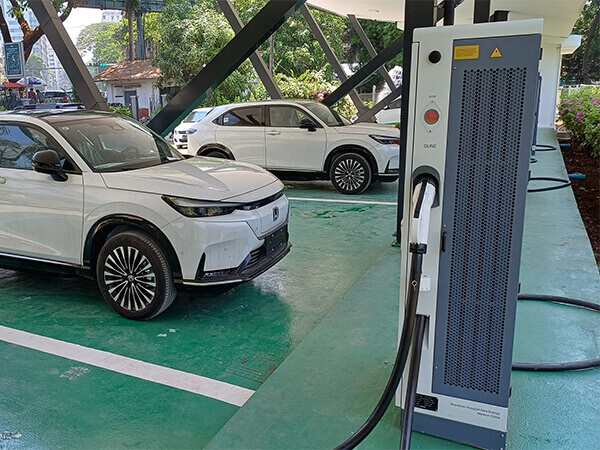 Highway DC Electric Vehicle Charging Station (120KW-UK)